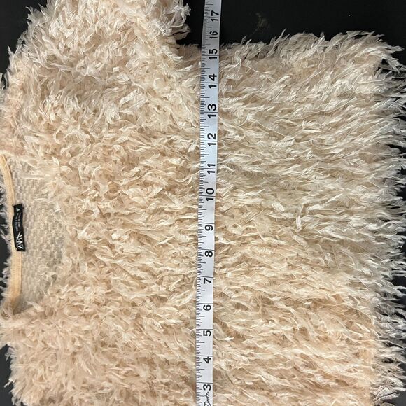 Zara Sweater Womens Small Ivory Fuzzy Shaggy Eyelash Knit Cropped Long Sleeve - Picture 4 of 5